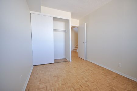 For Lease - 515 ST LAURENT Boulevard Unit# 631, Manor Park - Cardinal Glen and Area, Ontario - Photo 2