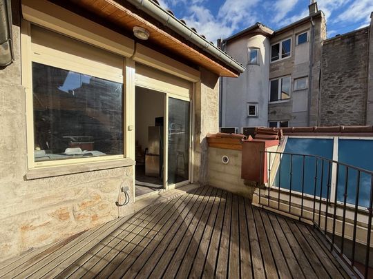 Magnifique F1 de 50m2 rénové et meublé avec mezzanine et TERRASSE 10m2 - Photo 1