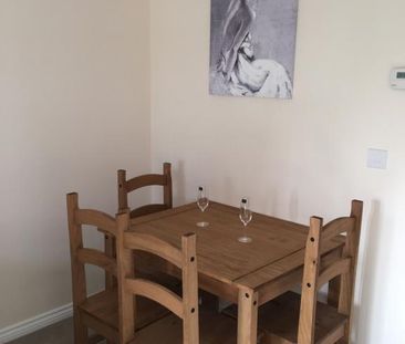 2 bedroom end of terrace house to rent - Photo 2