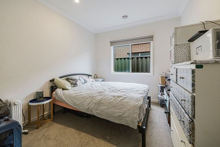 MODERN HOME, GREAT LOCATION - Photo 3