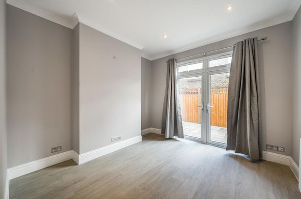 3 bedroom flat to rent - Photo 1