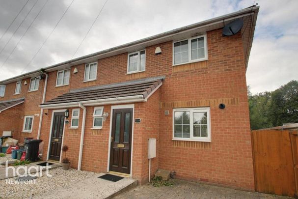 3 bedroom end of terrace house to rent - Photo 1