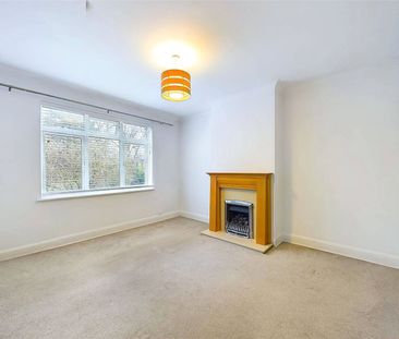 Vale Close Strawberry Vale, Twickenham - 2 bedrooms Property for le... - Photo 2