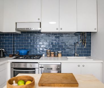 Generous one-bedder in a convenient location - Photo 6