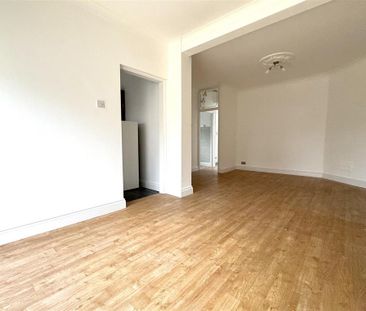 2 bedroom semi-detached bungalow to rent - Photo 3