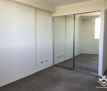 Modern Apartment in the Heart of Chatswood - Photo 6