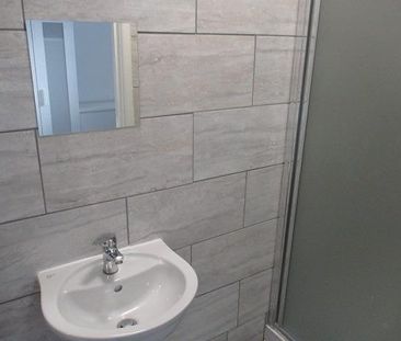 4 bedroom semi-detached house to rent - Photo 6