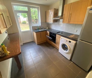 Hale Lane, HA8 9RD, Edgware - Photo 1