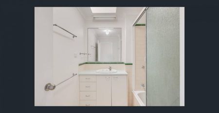 Perfectly Positioned Townhouse Just Steps From the CBD - Photo 4