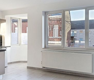 Appartement te huur in La Louvière voor € 850 met 2 slaapkamers - Photo 1