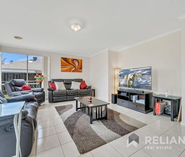 Style & Comfort in Alamanda School Zone! - Photo 3