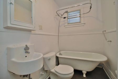 52 Pinehurst Avenue — 2 Bedroom (Main Level) - Photo 5