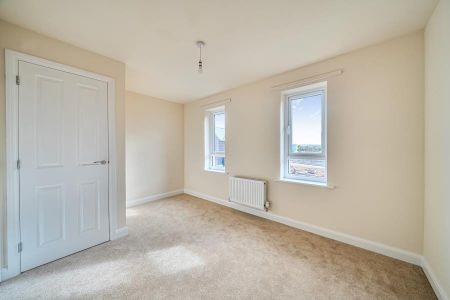 Ilex Drive, Tewkesbury, Gloucestershire - Photo 3