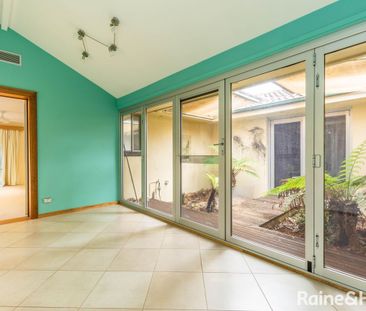 Unique home close to Flinders Uni - Photo 3