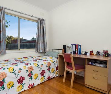 4 BEDROOM FAMILY HOME IN A CONVENIENT LOCATION - Photo 5