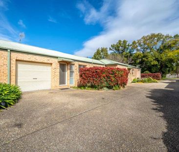 Charming Villa for Rent in Prime Berry Location - Photo 3