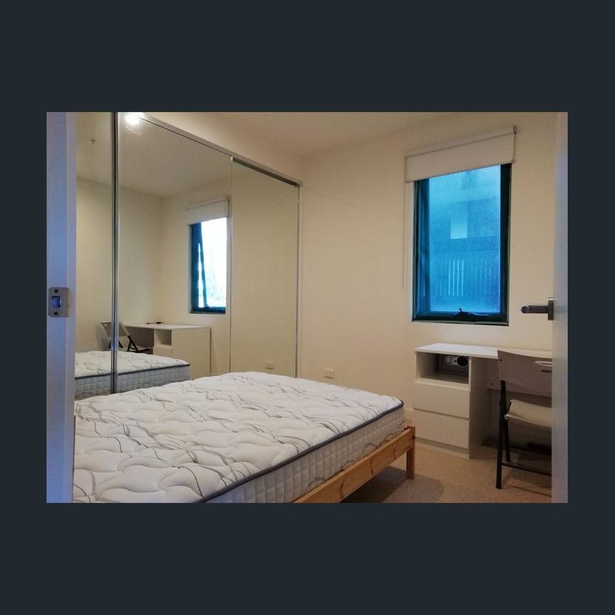 A home by the beautiful Box Hill Garden - Photo 1