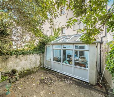 End of terrace house to rent - Photo 4