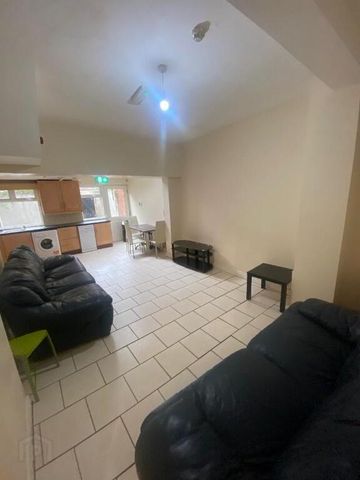 Great House, 137 University Avenue, Queens University Quarter, Belfast, BT7 1GY - Photo 2