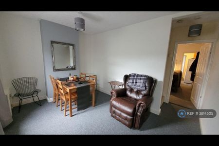 1 bedroom in a house share to rent - Photo 3