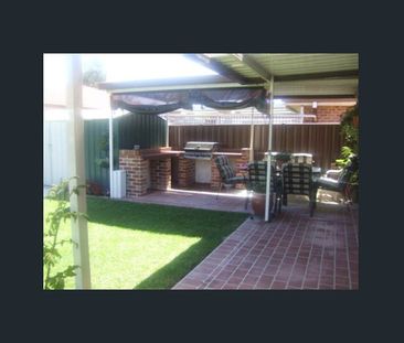 Spacious & Comfortable 4 Bedroom Family Home with carport - Photo 1