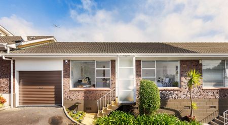 Lovely 2 bedroom unit comes with a garage - Photo 5