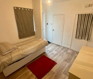 Cheddon Road, Taunton, Somerset - Photo 3