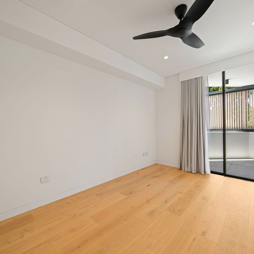 Brand New One Double Bedroom Apartment with Sunny Terrace and Parking - Photo 1