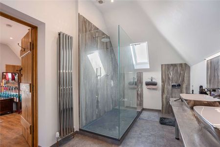 An extensive former coach house to rent with secondary accommodation, garaging, extensive outbuildings and an indoor pool at Speen near Newbury. - Photo 3