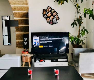 APPARTEMENT T3 EN DUPLEX AVEC COUR ET STATIONNEMENT - Photo 3