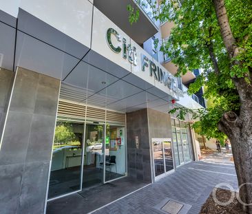 Open the Door to City-Fringe Sophistication - Photo 2