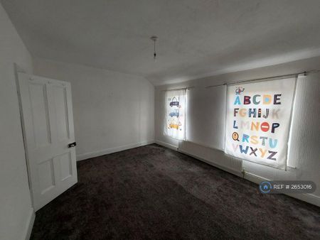 3 bedroom terraced house to rent - Photo 3