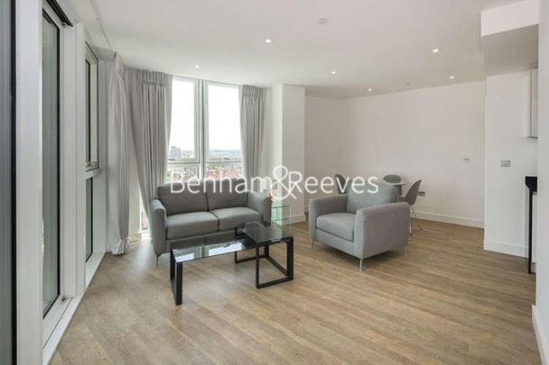 Gladwin Tower, Nine Elms, SW8 - Photo 1