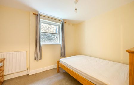 3 bedroom flat to rent - Photo 4