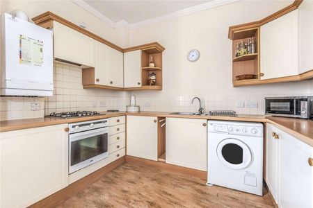 First floor flat within a restored Georgian building in the heart of the City. Please note: No Parking - Photo 5