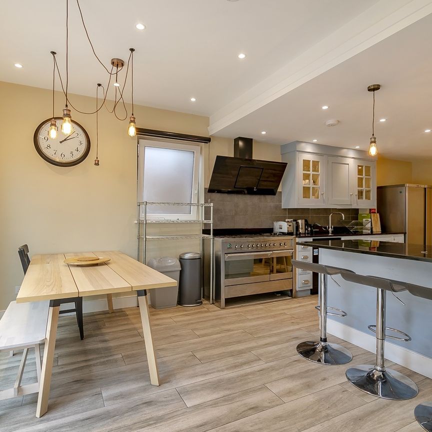 6 Bed Semi-Detached House, Twyford Abbey Road, NW10 - Photo 1