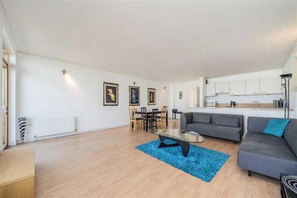 3 bedroom flat to rent - Photo 1