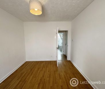 3 Bedroom Ground Flat to Rent - Photo 6