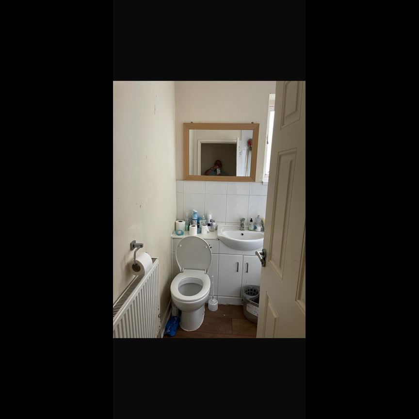 Studio Flat, Milton Road, LU1 - Photo 1