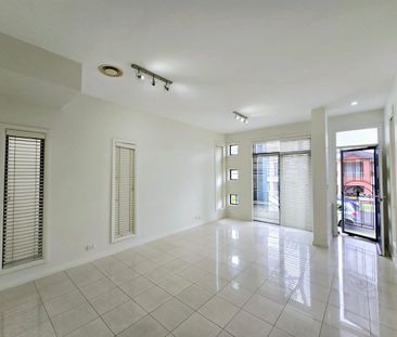 Beautiful Home Close to Lake - Photo 3