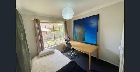 Fully Furnished Two-Bedroom Townhouse in Prime Location! - Photo 3