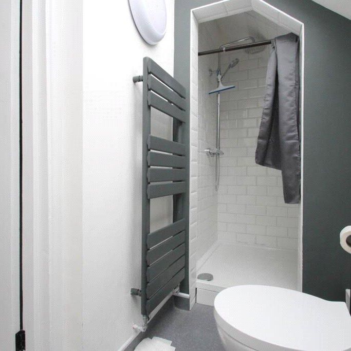 1 bedroom in a house share to rent - Photo 1