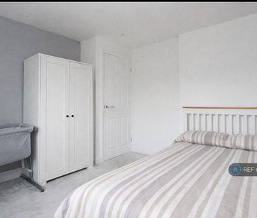 4 bedroom detached house to rent - Photo 3