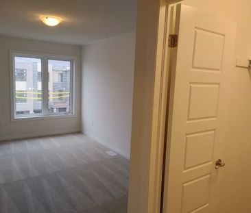 For Lease - 56 Delano Way, Newmarket, Ontario - Photo 5