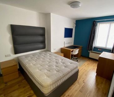 3 bed Apartment in Seel Street , Liverpool, L1 4BE - Photo 3