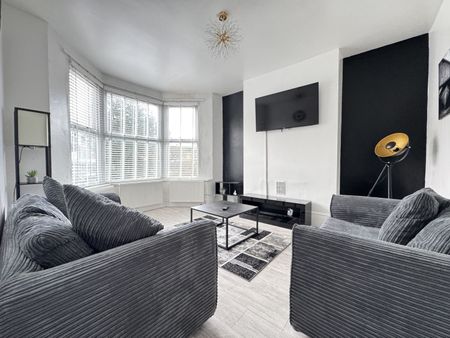 5 Bedroom - Photo 3