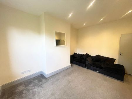 Martin Terrace, Burley, Leeds - Photo 3