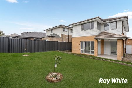 Immaculate Four Bedroom Family Home in Prime Location! - Photo 4