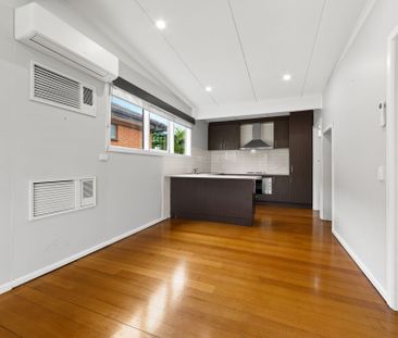 Renovated 3-Bedroom Home in Prime St Albans Location! - Photo 2