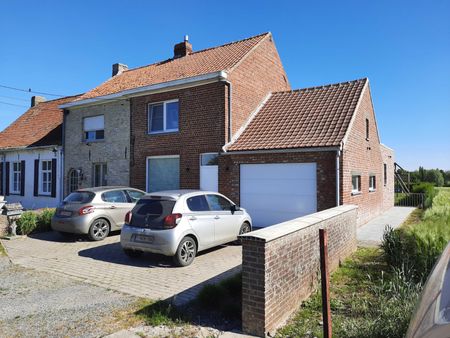 Landelijk gelegen, halfopen woning met tuin, garage en 2 slaapkamers - Foto 4